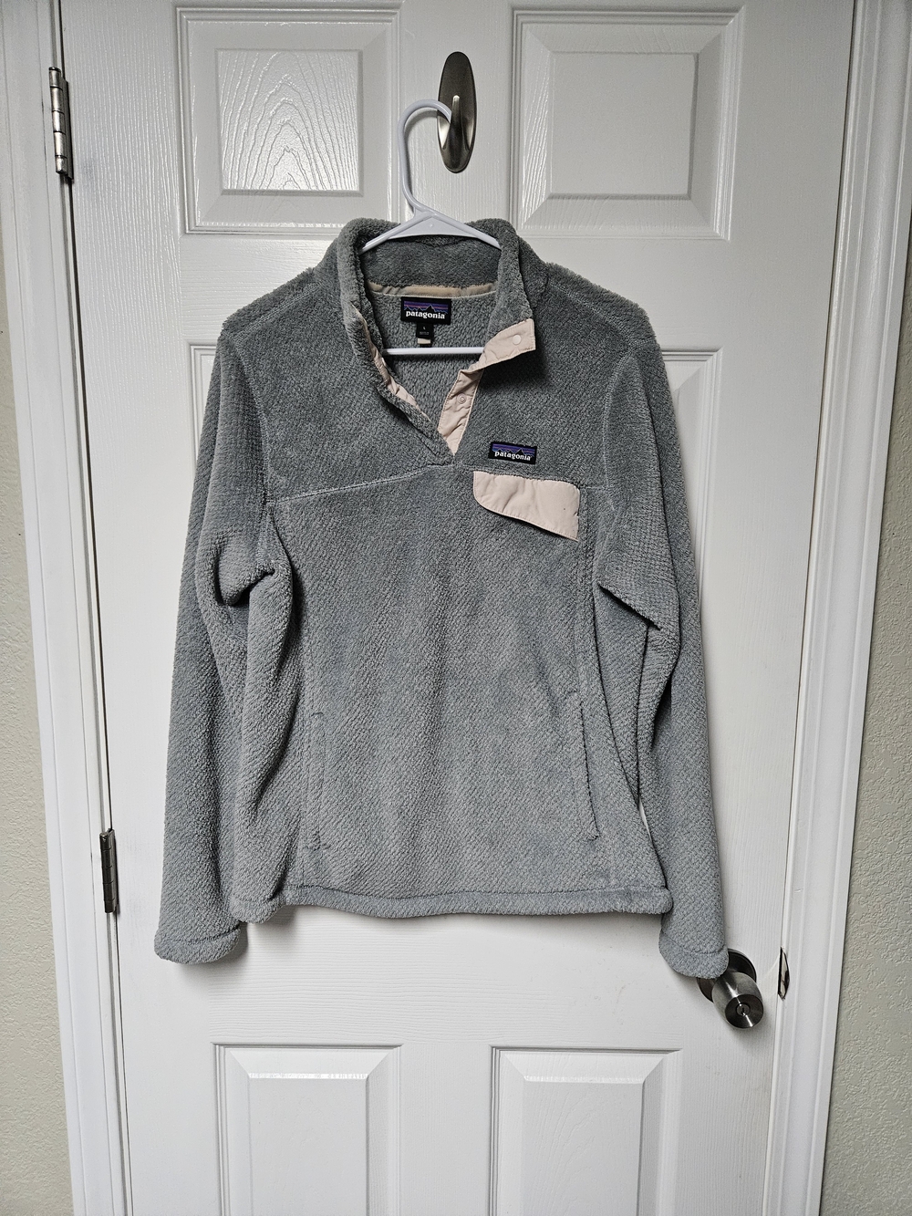 Patagonia Women's Gray Fleece Pullover with Light Pink Accents